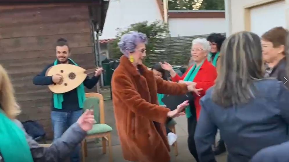 تدريب لكورال برلين بمركز بلدية حي (Kol.Sandkrug)